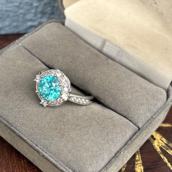 Cubic Zirconia Sterling Silver Ring size 7 1/2 blue gemstone - Picture 3 of 9